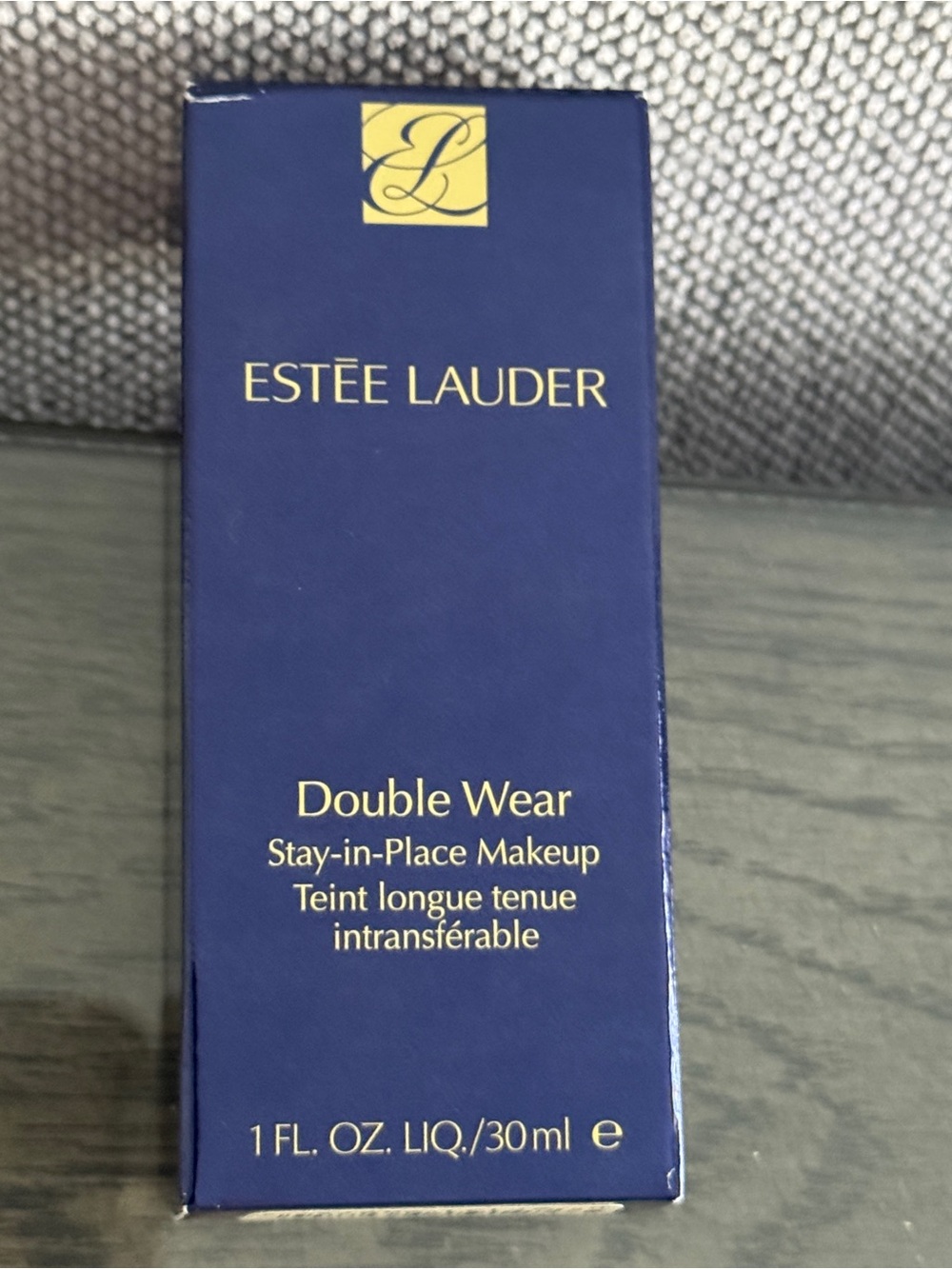 Estée Lauder Double Wear Stay-in-Place Makeup  2C1 Pure Beige foundation